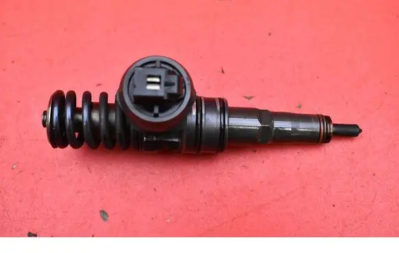 Volkswagen Golf V Fuel injector 038130037AG
