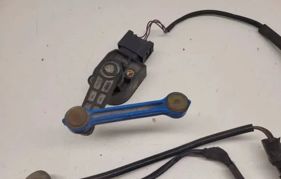 Audi A4 S4 B7 8E 8H Headlight/headlamp level sensor 8E0907503 6PM00816150 080805