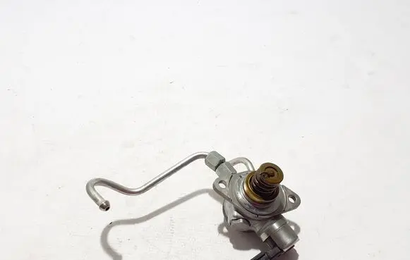 Volvo XC90 Fuel injection high pressure pump 32140068