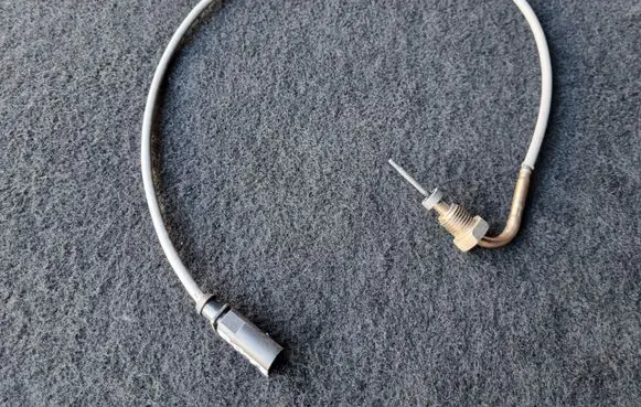 Volkswagen Tiguan Exhaust gas temperature sensor 04L906088CC