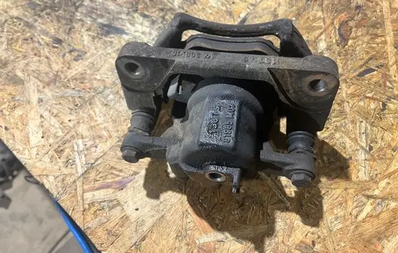 Nissan Navara D23 Rear brake caliper 81985M07