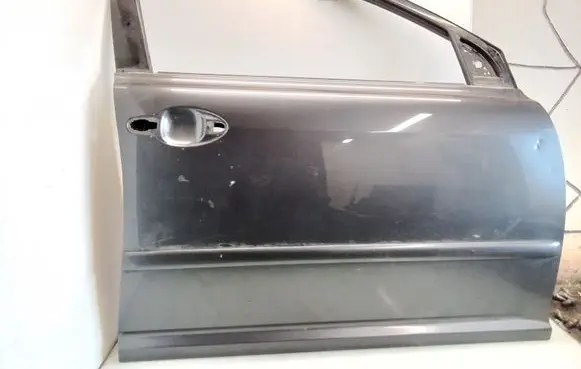 Toyota Avensis T250 Front door