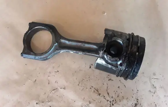 Citroen C3 Picasso Piston with connecting rod 619