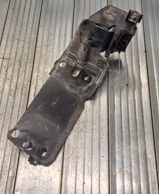 BMW X1 E84 Radiator mount bracket 7117811 2378101C H260BDZ