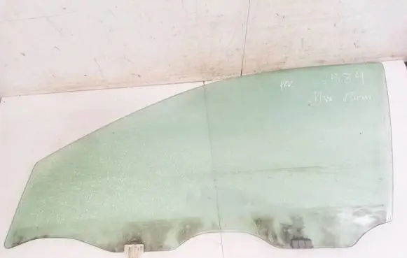 Nissan Murano Z50 Front door window glass four-door