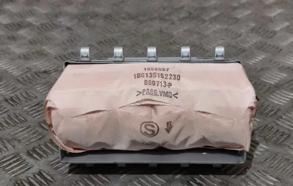 Subaru Outback Passenger airbag 1058667 BAMPT1070