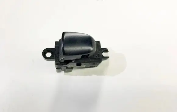 Nissan Juke I F15 Electric window control switch