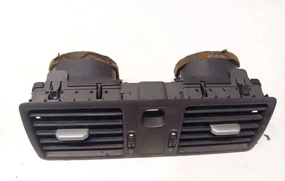 Volvo XC90 Dash center air vent grill 3409400