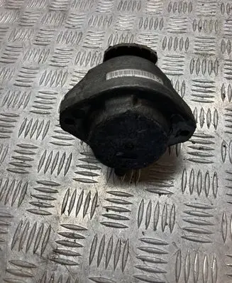 BMW 5 E60 E61 Engine mount bracket 6761091 586311F