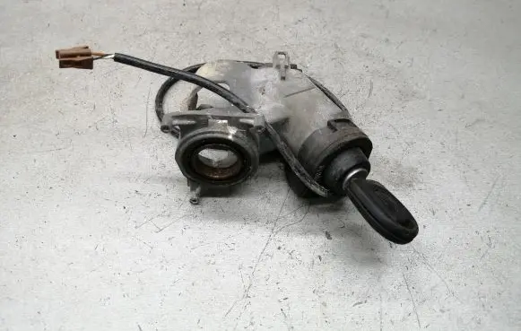 Volkswagen PASSAT B4 Ignition lock 357905851A