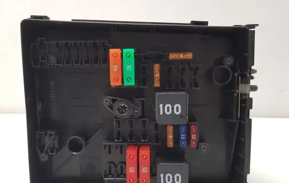 Volkswagen Golf VI Fuse box set 1K0937125D 1K0937629A