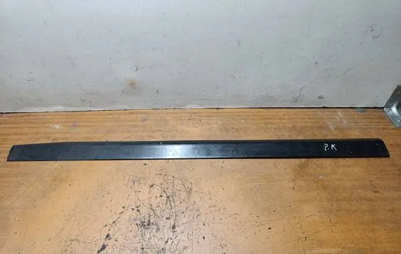 Mitsubishi Space Runner Front door trim (molding) MR293371