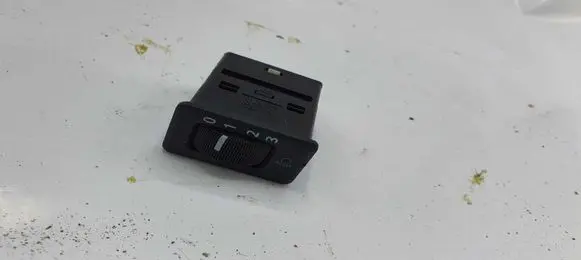 Nissan X-Trail T30 Headlight level height control switch G3603