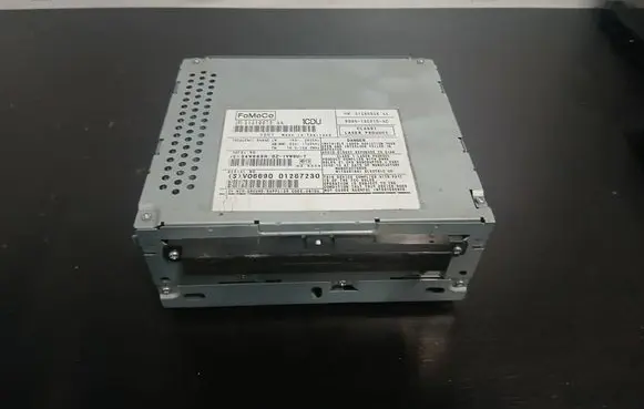 Volvo V70 Radio/CD/DVD/GPS head unit 31310071 01287230