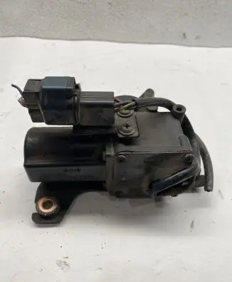 Engine mount vacuum valve