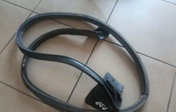 Subaru Legacy Front door rubber seal 21ZWW04