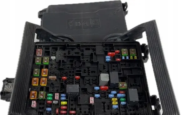 Cadillac Escalade IV Fuse box set 22773484