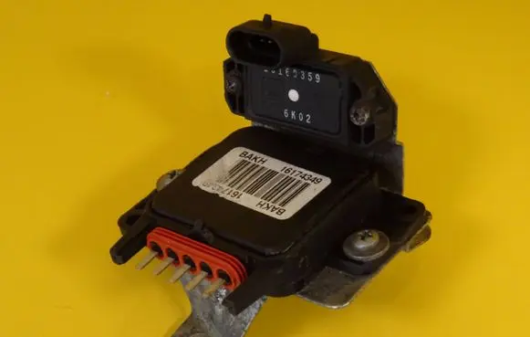 Opel Corsa B Ignition amplifier control unit 16174349 16160359