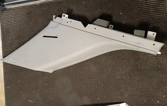 Mercedes-Benz ML W164 (C) pillar trim A1646901925