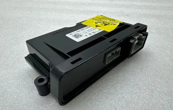 Tesla Model S Hand brake control module 100761800D 2113F100002