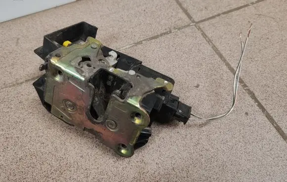 Renault Laguna I Rear door lock 