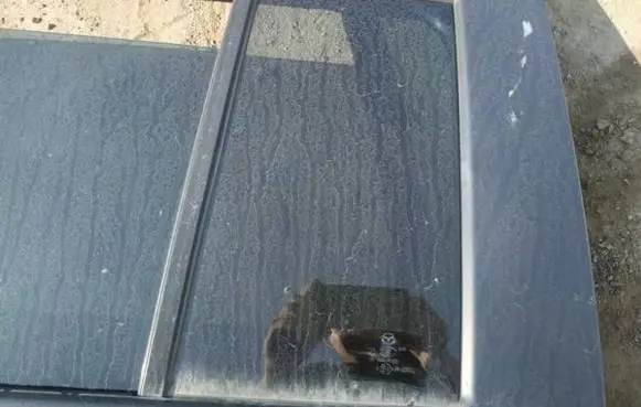 Rear vent window glass
