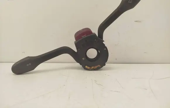 Volkswagen Golf III Wiper turn signal indicator stalk/switch 37026 1008800305 37070
