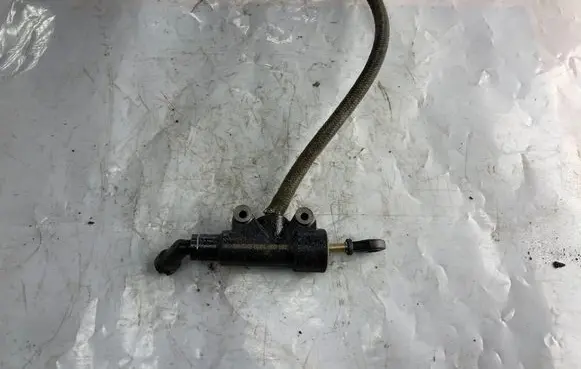 BMW 5 E39 Clutch master cylinder 6284600102