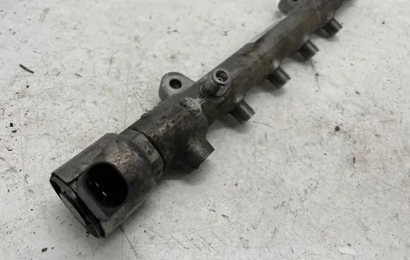 Mercedes-Benz E W212 Fuel main line pipe A6510700495