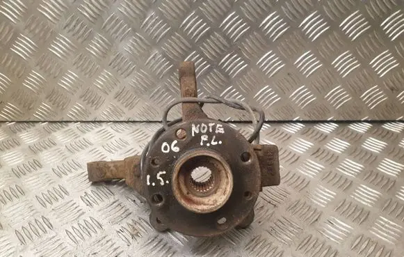 Nissan Note (E11) Front wheel hub