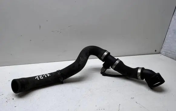 Volkswagen Touareg II Engine coolant pipe/hose 7L8121115