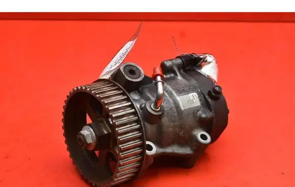 Renault Clio III Fuel injection high pressure pump 8200707450