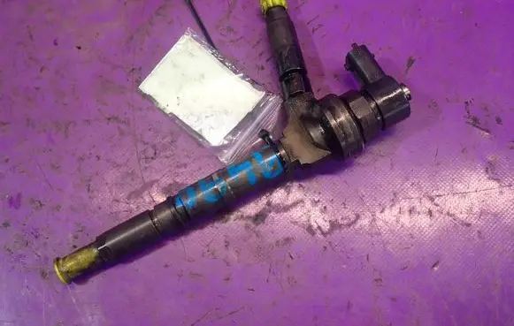 Opel Astra H Fuel injector