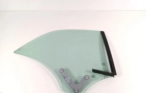 Volkswagen Golf VI Rear side window 8P7845300