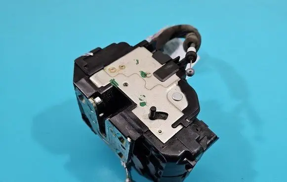 Nissan Juke I F15 Rear door lock IMPRK1450944