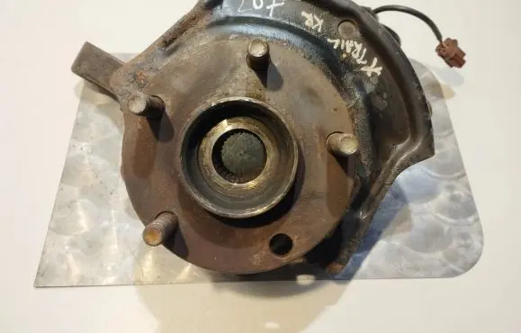 Nissan X-Trail T30 Front wheel hub spindle knuckle