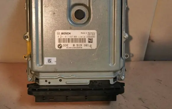 BMW 5 F10 F11 Engine control unit/module 8513161