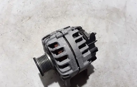 Renault Clio V Generator/alternator 231008040R