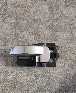 Nissan Qashqai+2 Rear door interior handle 8318G