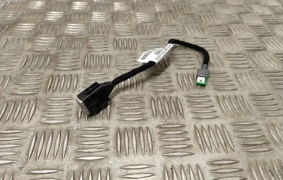 Peugeot 308 USB socket connector 9806048080