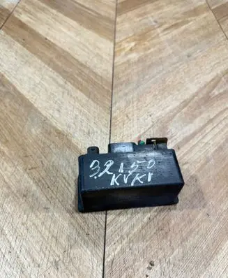 Mercedes-Benz E W211 Glow plug pre-heat relay 