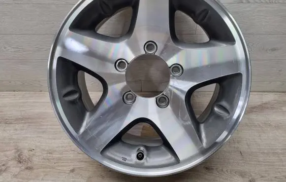 R16 alloy rim