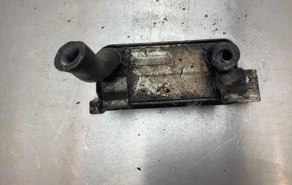 Jaguar XF X250 Engine oil radiator 4R837A095