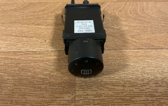 Audi TT Mk1 Windscreen/window heater switch 8N0941503A PA66GF30