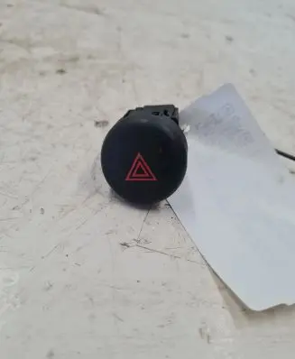 Nissan Juke I F15 Hazard light switch