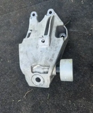 BMW 4 G22 G23 G24 G26 Engine mounting bracket 6864595 6861565 7471UH