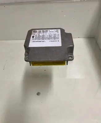 Audi A3 S3 8L Airbag control unit/module 1C0909605F 17030315M 5WK43131