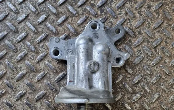 Mazda CX-5 II Oil filter mounting bracket 
