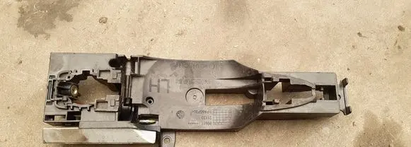 Rear door exterior handle/bracket
