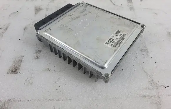 Ford Mondeo Mk III Engine control unit/module 6S7112A650EC 28067509 R0411C048C